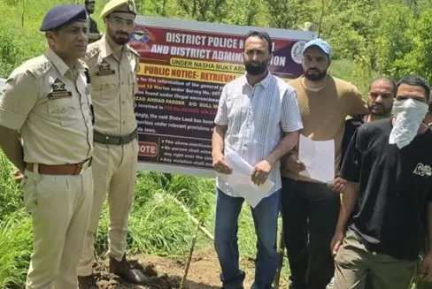 Kulgam: लगभग 1 करोड़ की जमीन पर प्रशासन की कार्रवाई